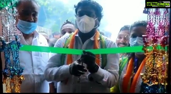 Vijay Vasanth Instagram - திற்பரப்பு பேரூராட்சி கோட்டூர்கோணம் பகுதியில் எனது தந்தை முன்னாள் MP அமரர் திரு H. வசந்தகுமார் அவர்களின் நாடாளுமன்ற உறுப்பினர் தொகுதி மேம்பாட்டு நிதி வாயிலாக ஆரம்பிக்கப்பட்ட அங்கன்வாடி கட்டிடத்தை பணி நிறைவு செய்து திறந்து வைப்பதற்கான பாக்கியம் எனக்கு கிடைத்தது. Kanyakumari, India