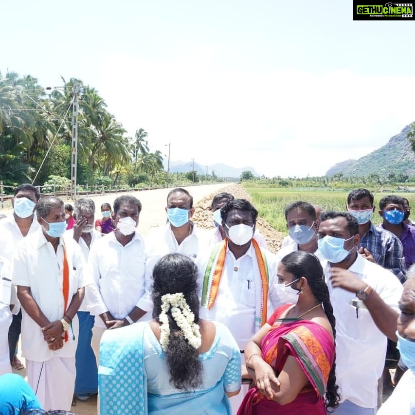 Vijay Vasanth Instagram - தோவாளை ஊராட்சி ஒன்றியம் சகாயநகர் பகுதியில் ரயில் பாலம் கட்டும் பணிகள் நடந்து வருவதால் மக்கள் சாலை வசதி இன்றி அவதிக்குள்ளாகின்றனர். அவ்விடத்தை சென்று பார்வையிட்டு, போக்குவரத்திற்கான மாற்று ஏற்பாடுகள் செய்து கொடுக்க ரயில்வே மூலம் முயற்சிகள் எடுக்கப்படும் என்று கூறினேன். Kanyakumari, India