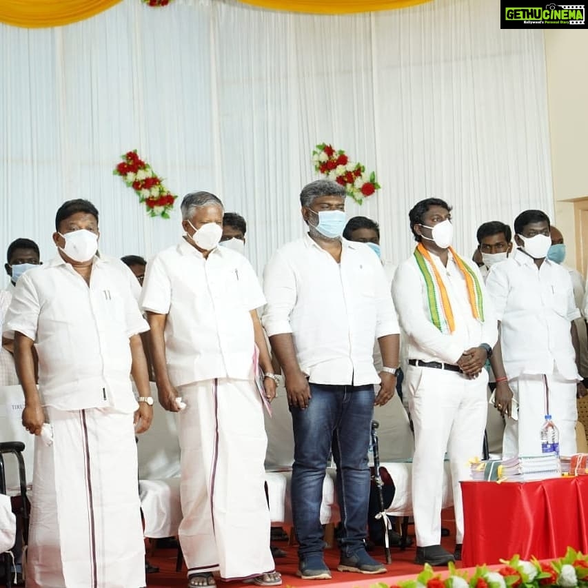 Vijay Vasanth Instagram - சட்டப்பேரவைத் தலைவர் திரு அப்பாவு தலைமையில் நெல்லை மண்டலத்திற்கு உட்பட்ட மாவட்டங்களுக்கான மின்துறை ஆய்வு கூட்டம் பாளையங்கோட்டையில் நடைபெற்றது. மாண்புமிகு மின்துறை அமைச்சர் திரு @v.senthilbalaji மற்றும் அமைச்சர்கள், சட்டமன்ற உறுப்பினர்களுடன் இக்கூட்டத்தில் கலந்து கொண்டேன். குமரி மாவட்டத்தில் இயற்கை சீற்றத்தால் மின் கம்பிகள் அடிக்கடி பழுதடைந்து மின் இணைப்பு துண்டிக்கப்படும் நிலையை தவிர்க்க பூமிக்கு அடியில் மின் இணைப்பு வழங்கும் திட்டத்தை செயல்படுத்த வேண்டும் என்று மாண்புமிகு மின்சாரத் துறை அமைச்சருக்கு மனு அளித்தேன். Kanyakumari, India