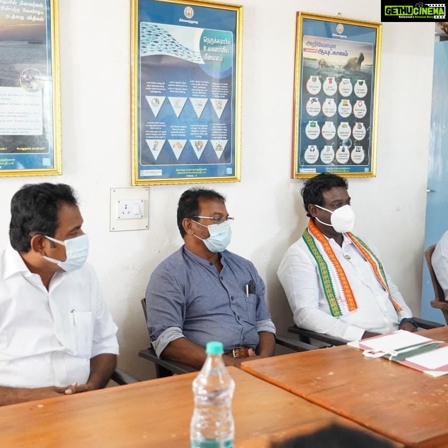 Vijay Vasanth Instagram - தேங்காப்பட்டணம் மீன்பிடித் துறைமுகம் விரிவாக்க பணிகள் தொடர்பான ஆலோசனை கூட்டம் மீன்வளத்துறை ஆய்வாளர் அலுவலகத்தில் வைத்து செயற்பொறியாளர் தலைமையில் நடைபெற்றது. சட்டமன்ற உறுப்பினர் திரு இராஜேஷ்குமார், இதர அதிகாரிகள் மற்றும் மீனவ சங்க பிரதிநிதிகளுடன் இக்கூட்டத்தில் கலந்து கொண்டேன். Kanyakumari, India
