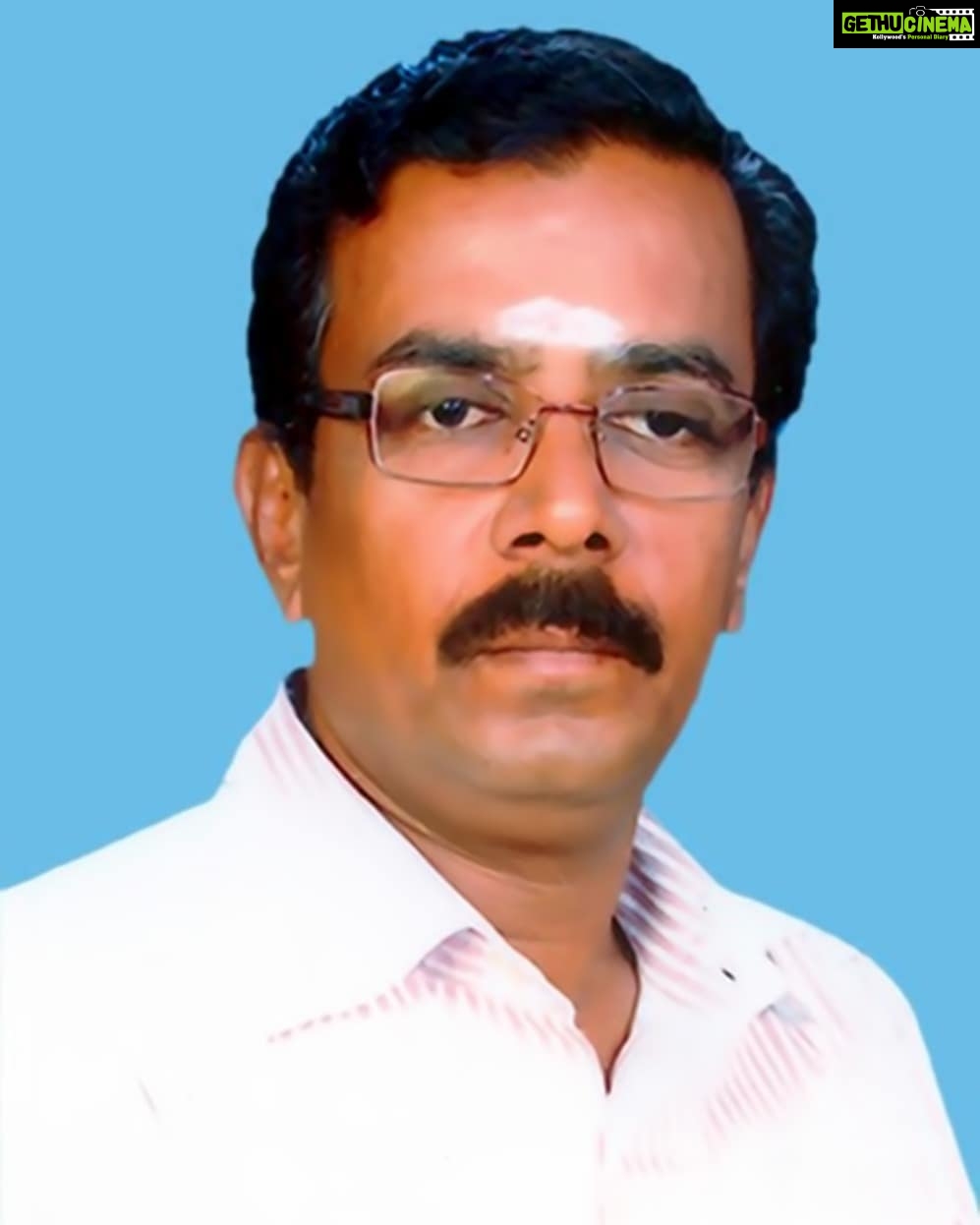 Vijay Vasanth Instagram - விருதுநகர் மாவட்ட காங்கிரஸ் கமிட்டி வர்த்தக பிரிவு தலைவர் S. C தாமோதரன் அவர்கள் உடல் நல குறைவால் காலமானார் என்கின்ற செய்தி கேட்டு வருத்தமடைந்தேன். அன்னாரின் ஆன்மா சாந்தி அடைய எல்லாம் வல்ல இறைவனை வேண்டுகிறேன். அவரது குடும்பத்திற்கும், உறவினர்களுக்கும் ஆழ்ந்த இரங்கல். Kanyakumari, India
