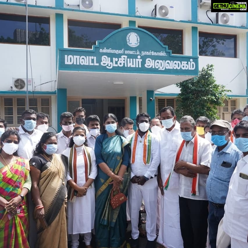 Vijay Vasanth Instagram - மக்களுக்கு அளிக்கப்படும் தடுப்பூசியின் மொத்த செலவையும் மத்திய அரசே ஏற்க வேண்டும் என்ற கோரிக்கையை வலியுறுத்தி காங்கிரஸ் கட்சி ஒரு மக்கள் இயக்கத்தை ஆரம்பித்து உள்ளது. முதற்கட்டமாக சட்டமன்ற உறுப்பினர்கள் மற்றும் கட்சியின் தலைவர்களுடன் மாவட்ட ஆட்சியரை சந்தித்து இதற்காக மனு அளித்தோம். Kanyakumari, India