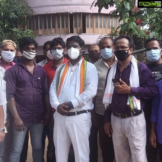 Vijay Vasanth Instagram - குமரி மாவட்டம் தக்கலை பகுதியை சேர்ந்த மீனவர்கள் இருவர் கர்நாடக கடல் பகுதியில் மீன் பிடித்துக் கொண்டிருந்த போது புயல் காரணமாக கடலில் காணாமல் போனார்கள். அவர்களது உறவினர்களை சந்தித்து ஆறுதல் கூறி மத்திய அரசிடம் பேசி அவர்களை மீட்க தகுந்த நடவடிக்கை எடுக்கப்படும் என்று உறுதியளித்தேன். Kanyakumari, India