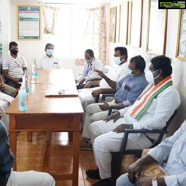 Vijay Vasanth Instagram - தேங்காப்பட்டணம் மீன்பிடித் துறைமுகம் விரிவாக்க பணிகள் தொடர்பான ஆலோசனை கூட்டம் மீன்வளத்துறை ஆய்வாளர் அலுவலகத்தில் வைத்து செயற்பொறியாளர் தலைமையில் நடைபெற்றது. சட்டமன்ற உறுப்பினர் திரு இராஜேஷ்குமார், இதர அதிகாரிகள் மற்றும் மீனவ சங்க பிரதிநிதிகளுடன் இக்கூட்டத்தில் கலந்து கொண்டேன். Kanyakumari, India