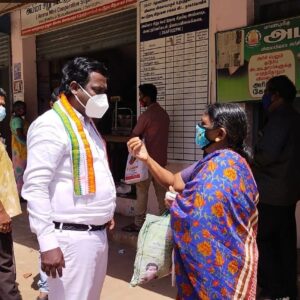 Vijay Vasanth Instagram - நாகர்கோவில் கிறிஸ்து நகர் பகுதியில் உள்ள நியாய விலை கடையில் ஆய்வு மேற்கொண்டேன். பொதுமக்களிடம் தரமான பொருட்கள் வழங்கப்படுகிறதா என கேட்டறிந்தேன். மேலும் கடை ஊழியர்களிடம் பொதுமக்களுக்கு தரமான முறையில் பொருட்கள் வழங்க வேண்டுமென கேட்டு கொண்டேன்.