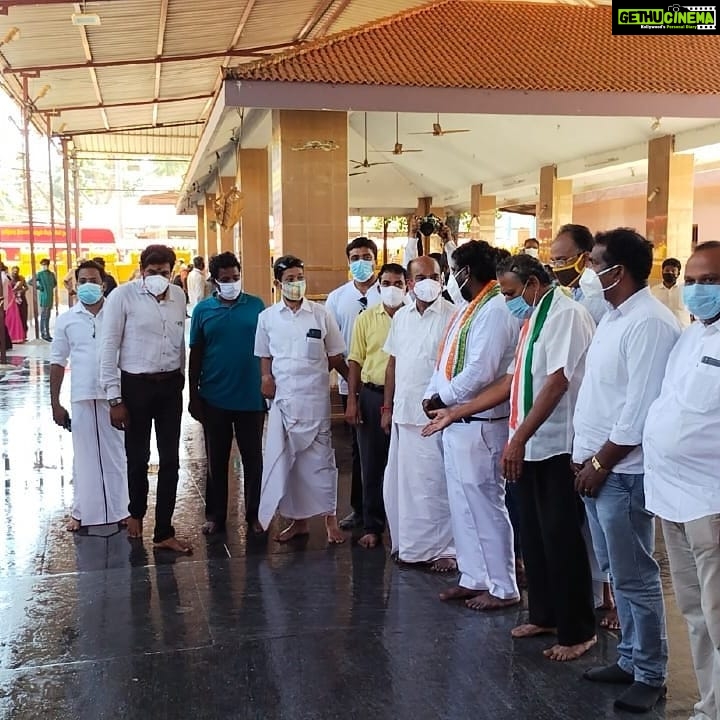 Vijay Vasanth Instagram - மண்டைக்காடு அருள்மிகு பகவதியம்மன் திருக்கோவிலில் தீ விபத்து ஏற்பட்டதை அறிந்து கோவிலுக்கு சென்று பார்வையிட்டேன். இக்கோவிலின் பழமை மற்றும் பாரம்பரியத்தை நிலைநாட்டி கோவிலை சீர் செய்ய மாண்புமிகு தமிழக முதல்வர் அவர்கள் மற்றும் இந்து அறநிலையத்துறை அமைச்சர் அவர்களையும் கேட்டுகொள்கிறேன். Kanyakumari, India