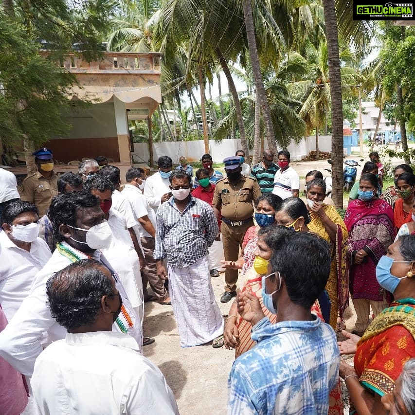 Vijay Vasanth Instagram - கடல் அரிப்பால் பாதிப்படைந்த கடலோர கிராமங்களை சென்று பார்வையிட்டேன். கடற்கரை கிராமங்களில் தேங்கி நிற்கும் நீரை உடனடியாக வெளியேற்ற அதிகாரிகளை கேட்டுக் கொண்டேன். பாதிப்படைந்த மக்கள் தங்கியிருக்கும் முகாம்களை பார்வையிட்டு அவர்களுக்கு ஆறுதல் கூறி நிவாரணம் வழங்க வேண்டுகோள் விடுத்தேன். Kanyakumari, India