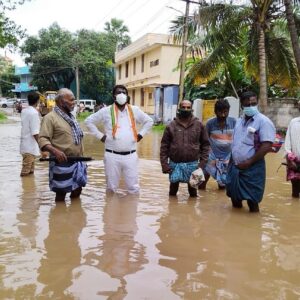 Vijay Vasanth Instagram - குமரி மாவட்டத்தில் பெய்து வரும் கன மழையால் நீர் தேங்கி நிற்கும் பகுதிகளை சென்று பார்வையிட்டேன். தகுந்த நடவடிக்கைகள் எடுக்குமாறு சம்பந்தப்பட்ட அதிகாரிகளிடம் கேட்டுக் கொண்டுள்ளேன்.

#INC #SoniaGandhi #RahulGhandhi #AICC #incpriyanka #KSAlagiri #dineshgrao #TNCC #kanniyakumari #vasanthakumar #இணைவோம்_வெல்வோம் #கன்னியாகுமரி_பாராளுமன்ற_தொகுதி_இடைதேர்தல்_2021 #bbcnews #News7Tamil #News18TamilNadu #dailythanthinews #Dinakarannews