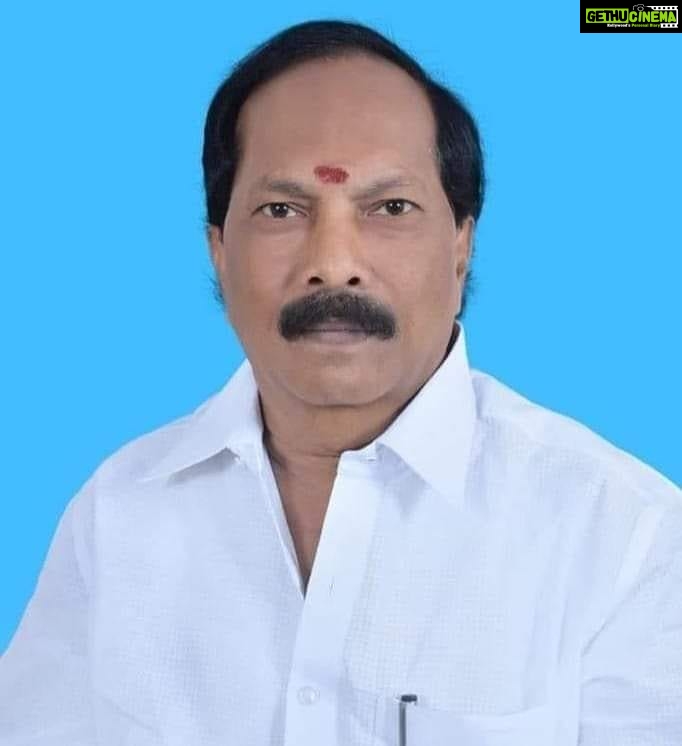 Vijay Vasanth Instagram - தமிழ்நாடு காங்கிரஸ் கமிட்டி மீனவர் அணியின் தலைவர் M.கஜநாதன் அவர்கள் காலமானார் என்ற செய்தி அறிந்து வேதனை அடைந்தேன். அன்னாரை இழந்து வாடும் அவரது குடும்பத்தினருக்கும் காங்கிரஸ் நிர்வாகிகளுக்கும் ஆறுதல் தெரிவித்து கொள்கிறேன். அன்னாரது ஆன்மா சாந்தியடைய இறைவனை வேண்டுகிறேன். Kanyakumari, India