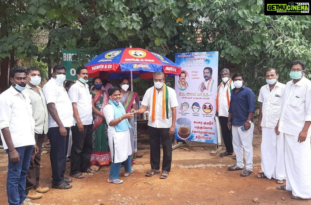 Vijay Vasanth Instagram - தமிழக அரசு அறிவித்துள்ள ஊரடங்கு உத்தரவுகளைப் பின்பற்றி கவனமாக, எச்சரிக்கையுடன் இருக்க வேண்டும் என்று கேட்டுக் கொள்கிறேன். உங்களுக்கு சேவை செய்ய நானும் என் அலுவலகமும் 24 மணி நேரமும் காத்திருக்கிறோம். எமது அலுவலகம் சார்பாக கபசுர நீர் மக்களுக்கு வழங்கப்பட்டு வருகிறது. Kanyakumari, India