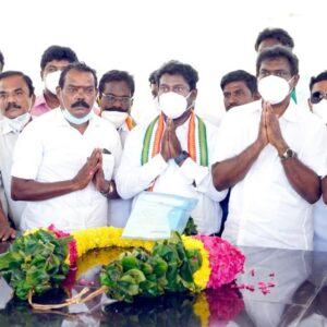 Vijay Vasanth Instagram - பெரும் தலைவர் காமராஜர் மணி மண்டபத்திற்கு சென்று மரியாதை செலுத்தினேன். வெற்றி சான்றிதழை அவர் காலடியில் வைத்து ஆசி கோரினேன்.