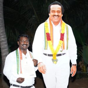 Vijay Vasanth Instagram - மண்ணை வீட்டு நீங்கினாலும், மக்கள் மனங்களை விட்டு அப்பா நீங்கவில்லை என்பதையே இந்த வெற்றி சுட்டிக்காட்டுகிறது. மக்கள் பணியை முச்சாக கொண்டு உழைத்த அப்பாவிற்க்கு கிடைத்த வெற்றி இது. வெற்றியை அப்பாவிற்க்கு காணியாக்கி என் கடமையை தொடர்கிறேன்.