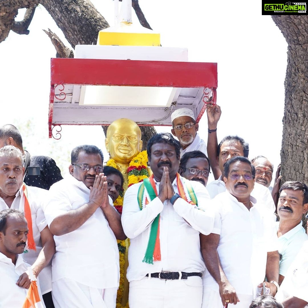 Vijay Vasanth Instagram - மதச்சார்பற்ற முற்போக்கு கூட்டணியின் குமரி பாராளுமன்ற இடைத்தேர்தலில் போட்டியிடும் உங்கள் வெற்றி வேட்பாளர் விஜயகுமார் என்ற விஜய்வசந்த் ஆகிய நான் நாகர்கோவில் சட்டமன்ற தொகுதி திமுக வெற்றி வேட்பாளர் சுரேஷ்ராஜன், கிள்ளியூர் சட்டமன்ற தொகுதி வெற்றி வேட்பாளர் ராஜேஷ்குமார் ஆகியோருடன் இணைந்து நாகர்கோவிலில் வேப்பமூடு சந்திப்பில் உள்ள பெருந்தலைவர் காமராஜர் திருஉருவச்சிலைக்கு மாலை அணிவித்து மரியாதை செலுத்தினேன்.@INC @iamsoniagandhi #RahulGhandhi #AICC #incpriyanka #KSAlagiri #dineshgrao #TNCC #kanniyakumari #இனைவோ