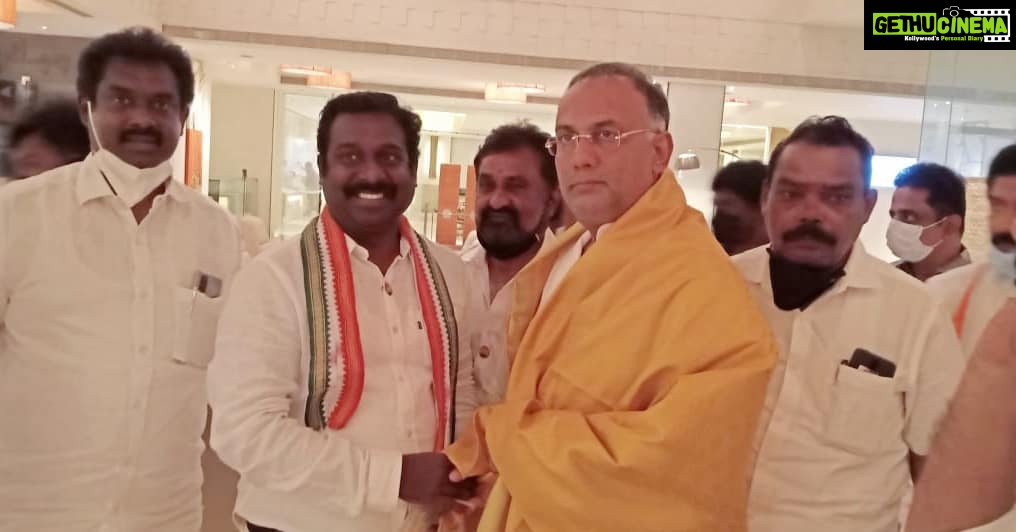 Vijay Vasanth Instagram - அகில இந்திய காங்கிரஸ் கமிட்டி பொதுச்செயலாளரும் தமிழக காங்கிரஸ் மேலிட பொறுப்பாளருமான திரு. தினேஷ்குண்டுராவ் அவர்களை சந்தித்து கன்னியாகுமரி பாரளுமன்ற இடைதேர்தலில் போட்டியிட வாய்ப்பளித்ததற்கு நன்றி தெரிவித்து வாழ்த்து பெற்றேன். #INC #SoniaGandhi #RahulGhandhi #AICC #incpriyanka #KSAlagiri #dineshgrao #TNCC #kanniyakumari @sanjaysdutt @mukulwasnikfans Kanyakumari, India