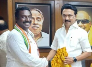 Vijay Vasanth Instagram - திமுக தலைவர் தளபதி மு.க.ஸ்டாலின் அவர்களை கன்னியாகுமரி நாடாளுமன்ற இடைதேர்தல் காங்கிரஸ் வெற்றி வேட்பாளர்கள் மறைந்த முன்னாள் நாடாளுமன்ற உறுப்பினர் எச். வசந்தகுமார் அவர்களின் மகன் விஜயகுமார் (என்ற) விஜய்வசந்த் சந்தித்து வாழ்த்து பெற்றேன். #INC #SoniaGandhi #RahulGhandhi #incpriyanka #AICC #TNCC #ksalagiri #dineshgrao @dineshgrao #kanniyakumari