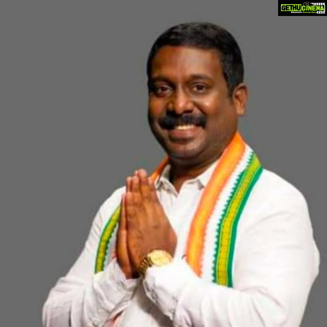 Vijay Vasanth Instagram - கன்னியாகுமரி பாரளுமன்ற இடைதேர்தலில் போட்டியிட வேட்பாளராக என்னை தேர்வு செய்த அகில இந்திய காங்கிரஸ் கமிட்டி தலைவர் அன்னை சோனியாகாந்தி, வருங்கால பாரத பிரதமர் ராகுல்காந்தி அவர்களுக்கும் தமிழ்நாடு காங்கிரஸ் கமிட்டி தலைவர் கே. எஸ். அழகிரி மற்றும் மேலிட பார்வையாளர் அனைவருக்கும் நன்றி. காங்கிரஸ் இருப்பதே பெருமை! காங்கிரஸ் வளர்ப்பதே கடமை!! #TNCC #INC #inctamilnadu #AICC #RahulGhandhi #SoniaGandhi #incpriyanka #ksalagiri #kanniyakumari