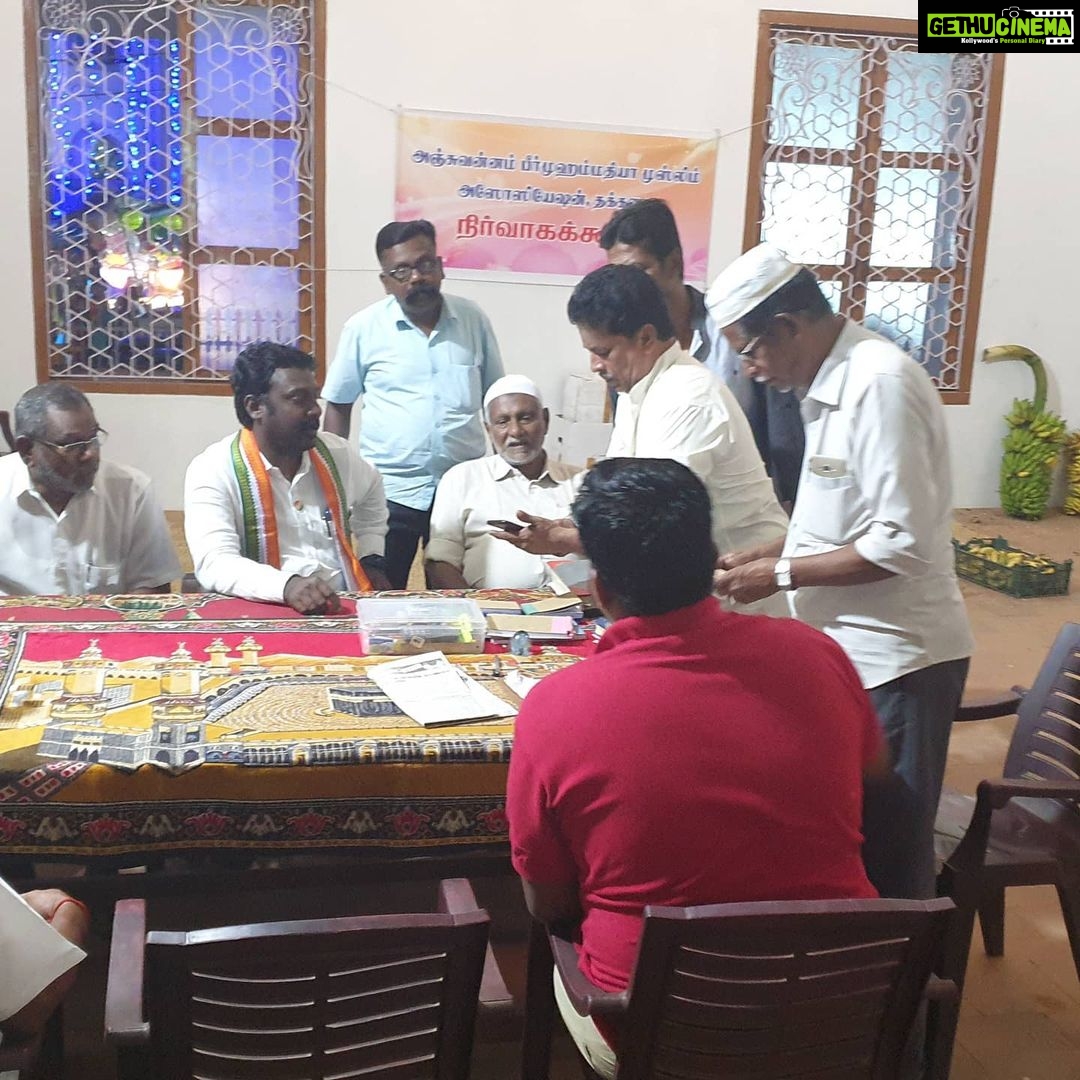Vijay Vasanth Instagram - கன்னியாகுமரி மாவட்டம் தக்கலையில் உள்ள பிரசித்தி பெற்ற தக்கலை மெய்ஞான மாமேதை ஷெய்கு பீர்முஹம்மது ஸாகிபு ஒலியுல்லா ஆண்டு பெருவிழாவில் கலந்து கொண்டேன். அஞ்சுவன்னம் பீர்முகமதியா முஸ்லிம் அஷோசியேசன் தலைவர் அப்துல் ஜாபார், தக்கலை நகர காங்கிரஸ் தலைவர் ஹனுக்குமார், வட்டார தலைவர் ஜாண் கிறிஸ்டோபர், அல்ஹாஜித் மற்றும் ஹமீம் முஸ்தாபா, முகமது சலீம், முகமது ராபி, உட்பட பலர் கலந்து கொண்டனர். @incindia @iamsoniagandhi @rahulgandhi @dineshgrao @inctamilnadu @alagri thuckalay,kanyakumari