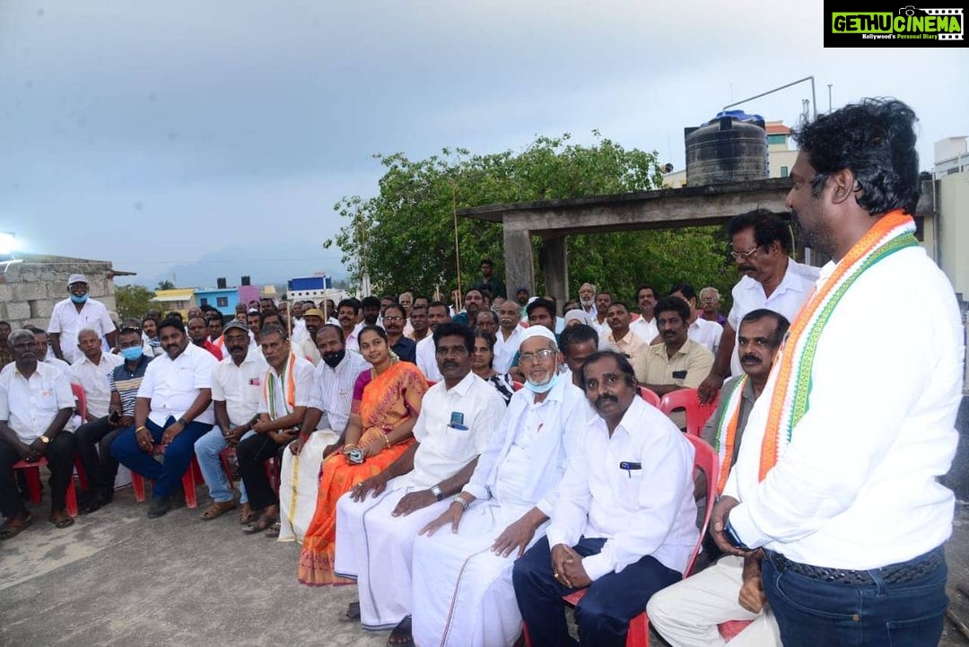 Vijay Vasanth Instagram - வருங்கால பாரத பிரதமர் ராகுல்காந்தியின் குமரி வருகை குறித்து நாகர்கோவில் சட்டமன்ற தொகுதி காங்கிரஸ் நிர்வாகிகள் ஆலோசனை கூட்டம் நாகர்கோவிலில் உள்ள மாவட்ட காங்கிரஸ் அலுவலகத்தில் கிழக்கு மாவட்ட தலைவர் ராதாகிருஷ்ணன் தலைமையில் மாநகர தலைவர் அலெக்ஸ், ராஜாக்கமங்கலம் வட்டார தலைவர் வைகுண்டதாஸ் முன்னிலையில் நடைபெற்ற கூட்டத்தில் கலந்துகொண்டேன். கூட்டத்தில் அகில இந்திய காங்கிரஸ் உறுப்பினர் ஜெயக்குமார், முன்னாள் கவுன்சிலர் அருளப்பன், ரவிராஜா, சிறுபான்மை பிரிவு மாவட்ட தலைவர் சிவக்குமார், இலக்கிய பேரவை மாவட்ட தலைவர் இளங்கோ, விவசாய சங்க மாவட்ட தலைவர் விஜயகுமார், மாவட்ட துணைத்தலைவர் சிவகுமார், கணியாகுளம் முன்னாள் பஞ்சாயத்து தலைவர் செல்வகுமார், கவுன்சிலர்கள் சேவியர், அருளப்பன், மரியநேசன், மாணவரணி ஒருங்கிணைப்பாளர் அபிஷேக் உட்பட பலர் கலந்து கொண்டனர். @incindia @iamsoniagandhi @rahulgandhi @incpriyankagandhi @dineshgrao @alagiriks