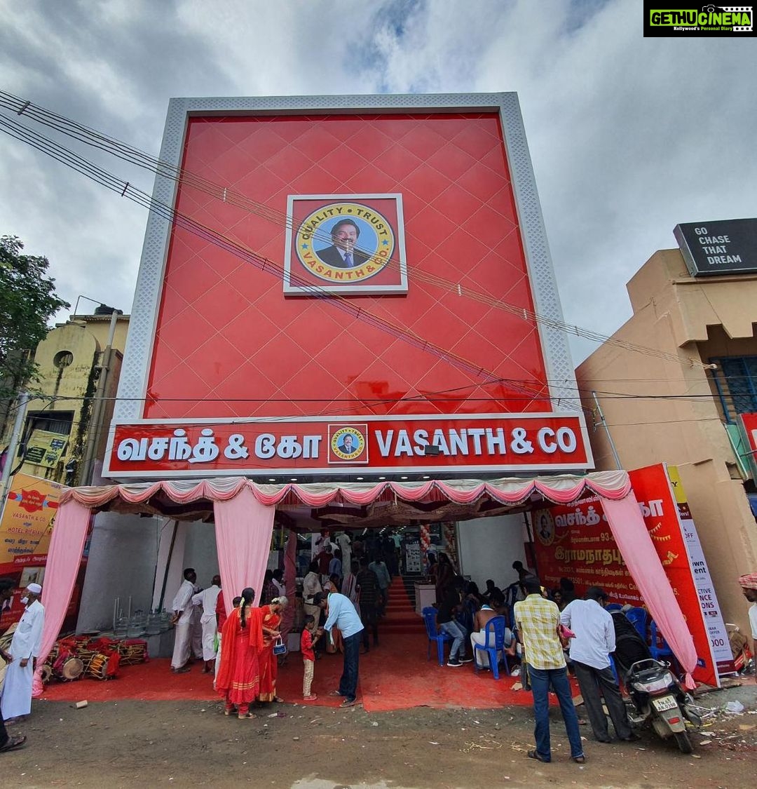 Vijay Vasanth Instagram - With great pleasure we welcome the people of #Ramnad to our 93rd showroom of @vasanthandco_in which was inaugurated by my mom today. #Fordad