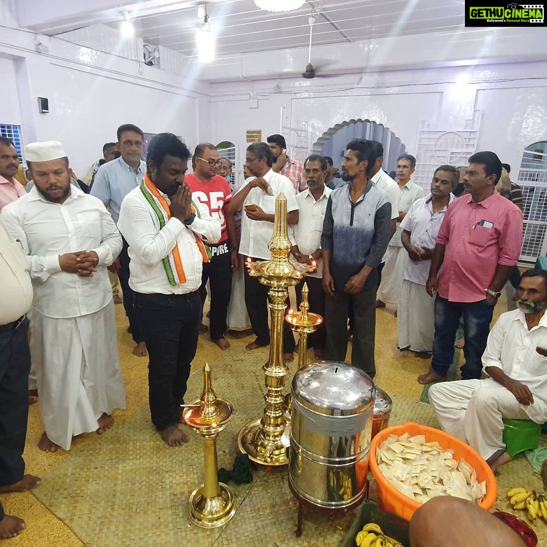 Vijay Vasanth Instagram - கன்னியாகுமரி மாவட்டம் தக்கலையில் உள்ள பிரசித்தி பெற்ற தக்கலை மெய்ஞான மாமேதை ஷெய்கு பீர்முஹம்மது ஸாகிபு ஒலியுல்லா ஆண்டு பெருவிழாவில் கலந்து கொண்டேன். அஞ்சுவன்னம் பீர்முகமதியா முஸ்லிம் அஷோசியேசன் தலைவர் அப்துல் ஜாபார், தக்கலை நகர காங்கிரஸ் தலைவர் ஹனுக்குமார், வட்டார தலைவர் ஜாண் கிறிஸ்டோபர், அல்ஹாஜித் மற்றும் ஹமீம் முஸ்தாபா, முகமது சலீம், முகமது ராபி, உட்பட பலர் கலந்து கொண்டனர். @incindia @iamsoniagandhi @rahulgandhi @dineshgrao @inctamilnadu @alagri thuckalay,kanyakumari