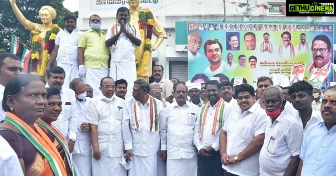 Vijay Vasanth Instagram - இன்று திருநெல்வேலியில் புதிதாக நியமிக்கப்பட்டுள்ள கிழக்கு மாவட்ட தலைவர் கே.பி.கே.ஜெயக்குமார் பதவி ஏற்பு விழா நடைபெற்ற நிகழ்ச்சியில் கலந்துகொண்டேன். முன்னாள் மத்திய அமைச்சர் தனுஷ்கோடி ஆதித்தன், எஸ். எஸ். ராமசுப்பு, , எம். எஸ். காமராஜ், மாநகர தலைவர் கே. சங்கரபாண்டியன், மேற்கு மாவட்ட தலைவர் எஸ். பழனிநாடார் உட்பட காங்கிரஸ் நிர்வாகிகளும் தொண்டர்களும் கலந்து கொண்டு வாழ்த்து தெரிவித்தனர்.