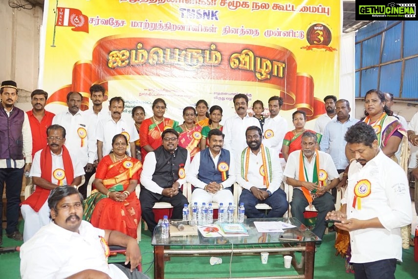Vijay Vasanth Instagram - நாகர்கோவில் வெட்டுர்ணிமடத்தில் தமிழக மாற்றுத்திறனாளிகள் சமூக நலக் கூட்டமைப்பு நடத்திய ஐம்பெரும் விழாவில் கலந்து கொண்டு நலத்திட்ட உதவிகள் மற்றும் சாதனையாளர் நினைவு பரிசு வழங்கி கவுரவித்னேன். இந்த நிகழ்ச்சியில் காங்கிரஸ் கிழக்கு மாவட்ட தலைவர் வழக்கறிஞர் ராதாகிருஷ்ணன், அசோக்ராஜ், கிறிஸ்டிரமணி, அருள்சபிதா, தமிழக மாற்றுத்திறனாளிகள் சமூக நலக் கூட்டமைப்பு நிர்வாகிகள் முகமதுஅனஸ், ஜாண்போஸ்கோ, செந்தில், முகமது சபிர் உட்பட பலர் கலந்து கொண்டனர்.