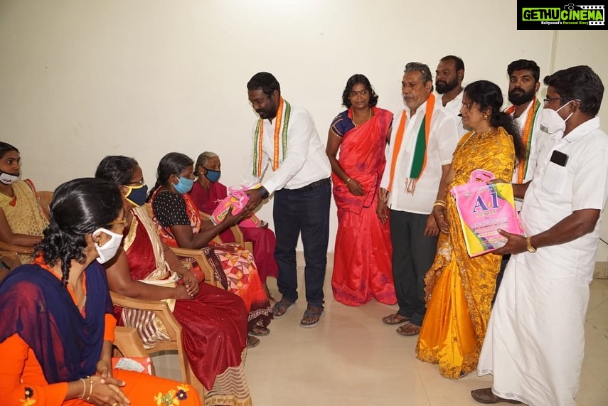 Vijay Vasanth Instagram - நாகர்கோவில் ஒளிமயம் டிரஸ்ட் நடத்திய மாற்றுத்திறனாளிகளுக்கு நலத்திட்ட உதவிகள் வழங்கும் நிகழ்ச்சி ஆசாரிபள்ளத்தில் நடைபெற்றது. இந்த நிகழ்ச்சியில் கலந்து கொண்டு நலத்திட்ட உதவிகள் வழங்கும் நிகழ்ச்சியை துவக்கி வைத்தேன். கிழக்கு மாவட்ட காங்கிரஸ் தலைவர் ராதாகிருஷ்ணன் உட்பட பலர் கலந்து கொண்டனர்.