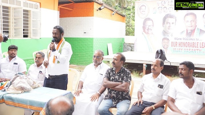 Vijay Vasanth Instagram - கன்னியாகுமரி மாவட்டம் மார்த்தாண்டத்தில் உள்ள பாராளுமன்ற தொகுதி அலுவலகத்தில் நடைபெற்ற காங்கிரஸ் வர்த்தக பிரிவு நிர்வாகிகள் ஆலோசனை கூட்டத்தில் உரையாற்றினேன். நிகழ்ச்சியில் காங்கிரஸ் வர்த்தக பிரிவு மாவட்ட தலைவர் அமோஸ், மேற்கு மாவட்ட இளைஞர் காங்கிரஸ் தலைவர் திபாகர், ரத்னகுமார் உட்பட பலர் கலந்து கொண்டனர்.