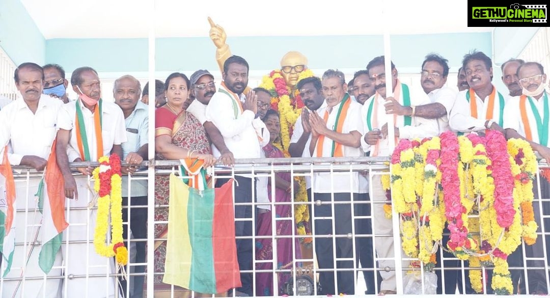 Vijay Vasanth Instagram - சட்ட மேதை டாக்டர்அம்பேத்கர் அவர்களின் நினைவு நாளை முன்னிட்டு, கிழக்கு மாவட்ட காங்கிரஸ் கட்சி சார்பில் நாகர்கோவிலில் உள்ள அம்பேத்கர் திருவுருவ சிலைக்கு கிழக்கு மாவட்ட தலைவர் வழக்கறிஞர் ராதாகிருஷ்ணன், நகர தலைவர் அலெக்ஸ் மற்றும் வட்டார தலைவர்கள் காலபெருமாள், அசோக்ராஜ், வைகுண்டதாஸ், செல்வராஜ் உள்பட காங்கிரஸ் நிர்வாகிகள் மாலை அணிவித்து மரியாதை செலுத்தினோம்.