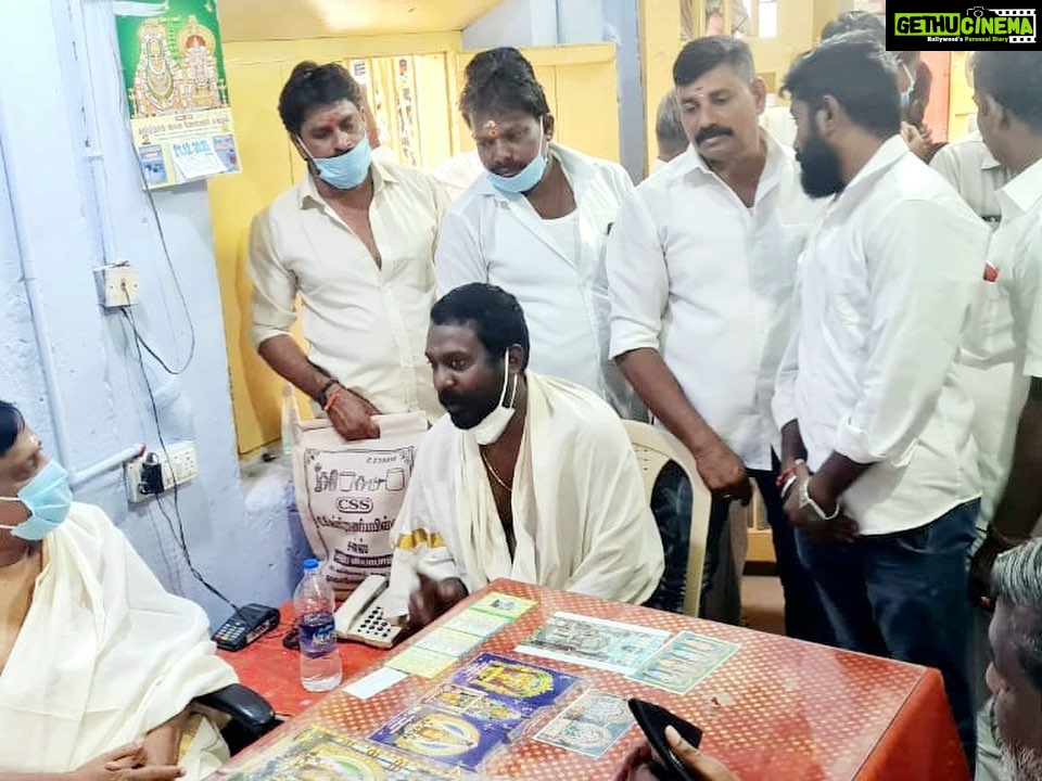 Vijay Vasanth Instagram - கன்னியாகுமரி மாவட்டம் பிரசித்தி பெற்ற சுசீந்திரம் ஶ்ரீ தாணுமாலையன் சுவாமி திருக்கோயில் மார்கழி திருவிழா இன்று கொடியேற்றத்துடன் தொடங்கியது. இந்த கொடியேற்று நிகழ்ச்சியில் தமிழக அரசு டெல்லி சிறப்பு பிரதிநிதி தளவாய் சுந்தரம், வட்டார தலைவர் காலபெருமாள், சுசீந்திரம் நகர துணைத்தலைவர் ராஜா, ஹரி, மகிளா காங்கிரஸ் துணைத்தலைவி ஹெலன் மற்றும் ஏராளமான பக்தர் கலந்து கொண்டு சுவாமியின் அருள் பெற்று சென்றனர்.