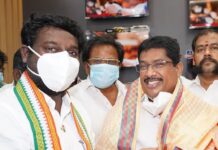 Vijay Vasanth Instagram - திமுக தலைவர் வீரபாண்டி ராஜா அவர்களின் மறைவு என்னை அதிர்ச்சிக்குள்ளாக்கியது. சமீபத்தில் நாங்கள் வசந்த் & கோ சேலம் கிளை திறப்பு விழாவில் சந்தித்து நட்பு பரிமாறி கொண்டோம். அவரது பிரிவால் வருந்தும் அவரது குடும்பத்தினருக்கும் நண்பர்களுக்கும் எனது ஆழ்ந்த இரங்கலை தெரிவித்துக் கொள்கிறேன்.