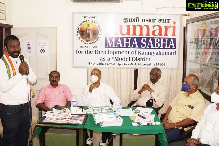 Vijay Vasanth Instagram - குமரி மகாசபா ஆலோசனை கூட்டம் தலைவர் ராவின்சன் தலைமையில் நாகர்கோவிலில் நடைபெற்றது. இந்த ஆலோசனை கூட்டத்தில் கலந்து கொண்டேன். எனது தந்தையார் வசந்தகுமார் கன்னியாகுமரி மாவட்ட வளர்ச்சிக்காக பல்வேறு திட்டங்களை செயல்படுத்தினார், அவரது பணிகளை நிறைவேற்ற பாடுபடுவேன். இந்த கூட்டத்திற்கு செயலாளர் ஜாண்சன் துணைத் தலைவர் ஜேசர்ஜெபநேசன், செயல்தலைவர் ஆஸ்டின், மற்றும் நிர்வாகிகள் அருண், ஸ்ரீராம் உட்பட பலர் கலந்து கொண்டனர்.