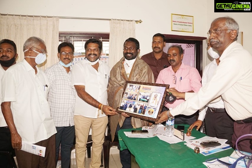 Vijay Vasanth Instagram - குமரி மகாசபா ஆலோசனை கூட்டம் தலைவர் ராவின்சன் தலைமையில் நாகர்கோவிலில் நடைபெற்றது. இந்த ஆலோசனை கூட்டத்தில் கலந்து கொண்டேன். எனது தந்தையார் வசந்தகுமார் கன்னியாகுமரி மாவட்ட வளர்ச்சிக்காக பல்வேறு திட்டங்களை செயல்படுத்தினார், அவரது பணிகளை நிறைவேற்ற பாடுபடுவேன். இந்த கூட்டத்திற்கு செயலாளர் ஜாண்சன் துணைத் தலைவர் ஜேசர்ஜெபநேசன், செயல்தலைவர் ஆஸ்டின், மற்றும் நிர்வாகிகள் அருண், ஸ்ரீராம் உட்பட பலர் கலந்து கொண்டனர்.