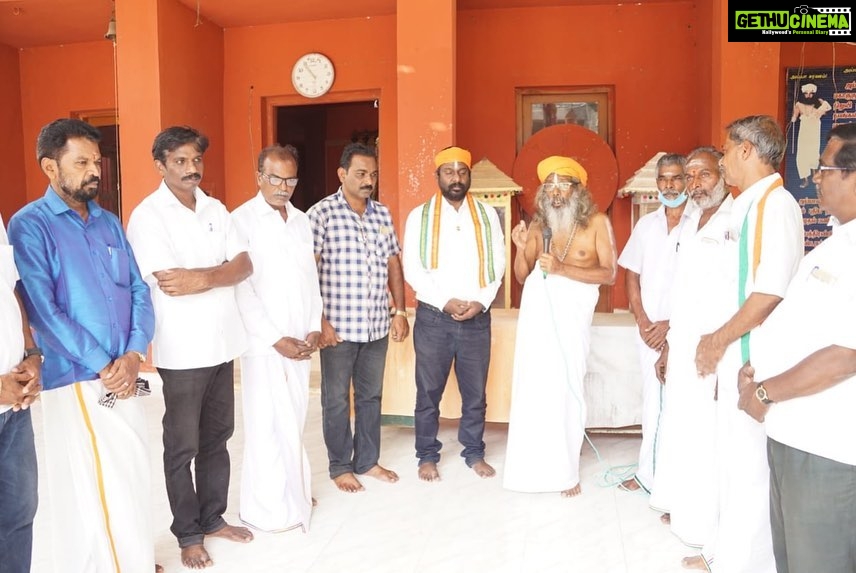 Vijay Vasanth Instagram - சாமிதோப்பு அய்யா வைகுண்டசாமி அருளிய அகிலத்திரட்டு உதய தினவிழா அன்பு வனத்தில் பாலபிரஜாபதி அடிகளார் தலைமையில் ஆண்டுதோறும் நடைபெறும் இந்த நிகழ்ச்சியில் கலந்து கொண்டேன். வட்டார தலைவர் முருகேசன், கரூம்பாட்டூர் ஊராட்சி தலைவர் அய்யாபழம், கொட்டாரம் பேரூராட்சித் தலைவர் அரிகிருஷ்ணன், அகஸ்தீஸ்வரம் நகர தலைவர் கிங்ஸ்லின், ஸ்ரீராமன், உட்பட பலர் கலந்து கொண்டனர்.