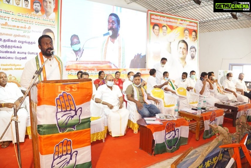 Vijay Vasanth Instagram - ஈரோடு தெற்கு மாவட்ட காங்கிரஸ் கமிட்டி சார்பாக அன்னை சோனியாகாந்தி அவர்களின் பிறந்த நாளை முன்னிட்டு நலத்திட்ட உதவிகள்வழங்குதல் மற்றும் ஏர்கலப்பை பேரணி ஈரோடு தெற்கு மாவட்ட தலைவர் மக்கள் ஜி.ராஜன் தலைமையில் நடைபெற்றது. நிகழ்ச்சியில் முன்னாள் மாவட்ட ஆட்சியர் சசிகாந்த் செந்தில் ஐ.எ.எஸ், முன்னாள் சட்டமன்ற உறுப்பினர் ஆர். எம். பழனிசாமி, திருப்பூர் மாவட்ட தலைவர்கள் ஆ. கோபி, தென்னரசு, மனோகரன், கிருஷ்ணன், தனகோபால், வர்த்தக பிரிவு மாவட்ட தலைவர் மாரியப்பன் உட்பட வட்டார தலைவர்கள், நகர தலைவர்கள், மகிளா காங்கிரஸ் நிர்வாகிகள் உள்பட பலர் கலந்து கொண்டோம்.