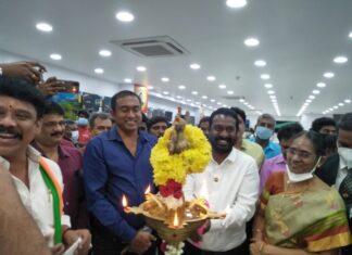 Vijay Vasanth Instagram - Im pleased to announce that from the house of @vasanthandco_in we have opened our new showroom in Avadi today which was inaugurated by my mom. #fordad @hvasanthakumar