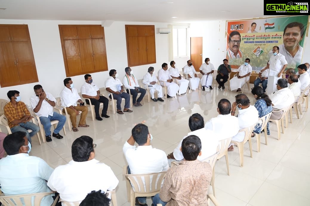 Vijay Vasanth Instagram - சென்னை சத்தியமூர்த்தி பவனில் சமூக ஊடகப் பிரிவு ஆலோசனைக் கூட்டத்தில் பங்குபெற்றேன். சமூக ஊடக பிரிவு மாநில தலைவர் கோபண்ணா அவர்கள் தலைமையில் மாநில ஒருங்கிணைப்பாளர் கே. டி. லட்சுமிகாந்தன் அவர்கள் முன்னிலையில் வகித்தார். சிறப்பு அழைப்பாளராக தமிழ்நாடு காங்கிரஸ் கமிட்டி தலைவர் கே எஸ் அழகிரி அவர்கள் கலந்து கொண்டு சிறப்புரை ஆற்றினார். @inctamilnadu @incindia @dineshgrao @sanjaysdutt