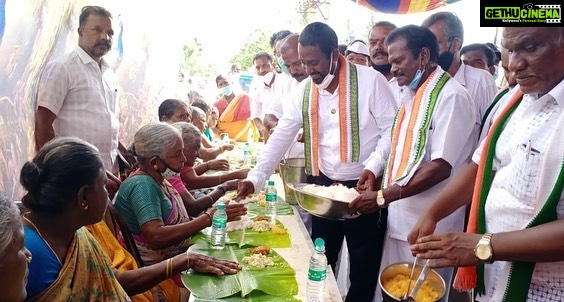 Vijay Vasanth Instagram - திருவள்ளூர் மத்திய மாவட்ட காங்கிரஸ் கமிட்டி வர்த்தக பிரிவு சார்பில் அப்பாவிற்கு @hvasanthakumar புகழஞ்சலி மற்றும் படத்திறப்பு விழா வர்த்தக பிரிவு மாவட்ட தலைவர் வே. உமாபதி தலைமையில் நடைபெற்றது, இதில் கலந்துகொண்டு படத்தை திறந்து வைத்து மக்களுக்கு மதிய உணவு வழங்கினேன். @incindia @inctamilnadu @alagiriks @dineshgrao @sanjaysdutt