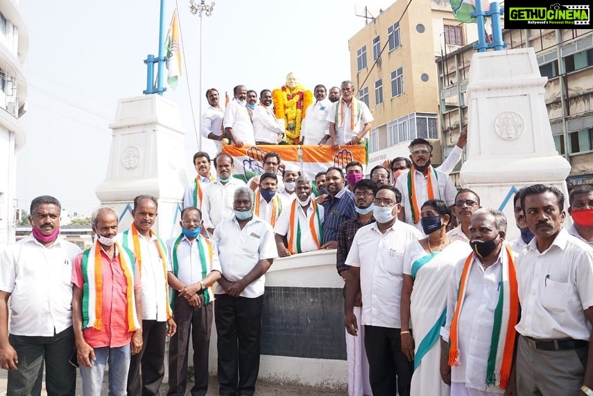 Vijay Vasanth Instagram - குமரி மாவட்டம் கேரளாவில் இருந்து தாய் தமிழகத்துடன் இணைந்த 64 வது ஆண்டையொட்டி இதற்கு அரும்பாடுபட்ட தலைவர்களில் ஒருவரான மார்சல் நேசமணியின் திருஉருவச்சிலைக்கு குமரி கிழக்கு மாவட்ட காங்கிரஸ் கட்சி சார்பில் மாலை அணிவித்து மரியாதை செலுத்தினேன். @incindia @alagiriks @dineshgrao @inctamilnadu @sanjaysdutt