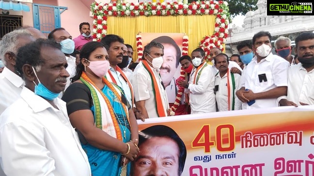 Vijay Vasanth Instagram - எனது தந்தை @hvasanthakumar அவர்களின் 40வது நினைவு நாளை முன்னிட்டு ஆரல்வாய்மொழி காங்கிரஸ் கிழக்கு வட்டார தலைவர் முருகானந்தம் தலைமையில் அனைத்து கட்சிகள் சார்பாக மவுன அஞ்சலி ஊர்வலம் நடைபெற்றது. இதில் சிறப்பு அழைப்பாளராக @dmkkanyakumari MLA Austin கலந்து ஊர்வலத்தை துவக்கி வைத்தார்.