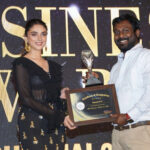 Vijay Vasanth Instagram - Thks @timesofindia 4 awarding @VasanthAndCo_IN The Best Consumer Eletronics Store. Presented by @aditiraohydari received by @iamvijayvasanth