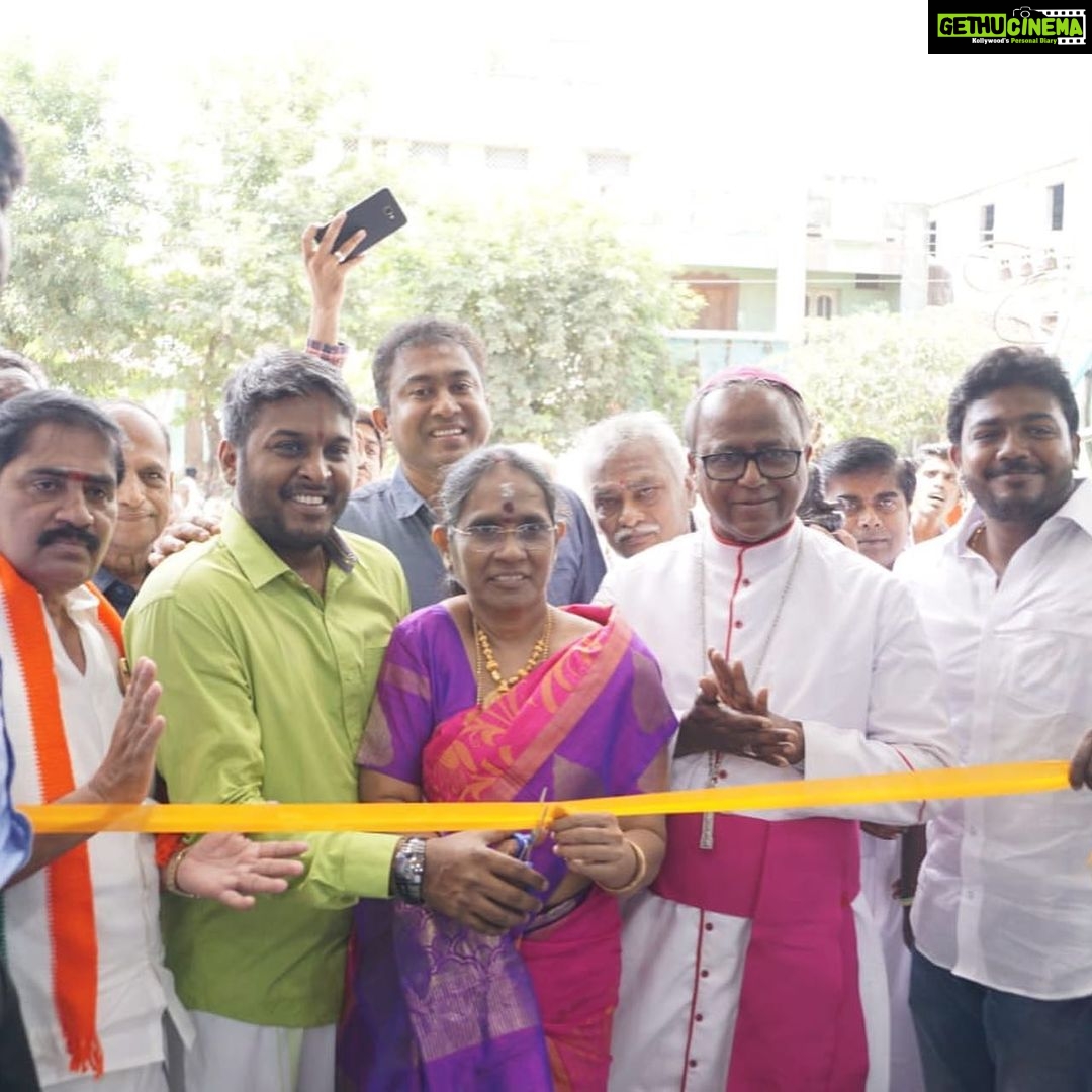 Vijay Vasanth Instagram - Super excited, inviting the people of #Tiruvarur and happy to announce that we have opened our 84th @vasanthandco_in branch today there. Come shop with us for exciting offers for this #Deepavali sale across all our stores. #மகிழ்ச்சி #diwalispecial #diwaliseason @vinoth3335