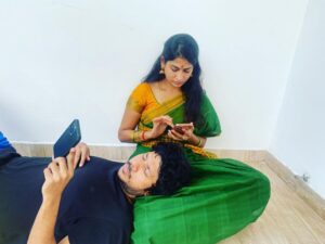 Vijayalakshmi Instagram - Happy Valentine’s Day mamoi. Thanks for collaborating with me to tell the world, how beautiful it is to be in love 😋♥️. Love you 3000 🤗 P.c @niranjani_ahathian @feroz_roz #valentineday #iLIVEyou Home Sweet Home