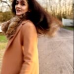 Vimala Raman Instagram - ‘The only time u should ever look back is to see how far you have come’ 🧡 . . . #picoftheday #reflect #perserverance #uk #osea #turn #candid #winter #style #shoot #shootlife #actor #actress #vimalaraman #lifeisbeautiful