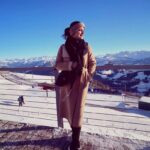 Vishakha Singh Instagram - Carpedium! Seized the weekend!! Made a quick getaway to Zurich! And then to the Queen of Mountains - Rigi Kulm. It was -1°C , cold and windy. We were ill equipped for any adventure but the spectacular view made up for the shivers ! Managed to pose as well 😀 🤩 🇨🇭 🇮🇳 🏔 ❄️ 🥶 🧳