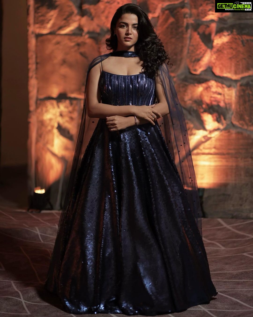 Wamiqa Gabbi Instagram - Neela sa mausam hai aaj mere dil ka❤️🔥 . Outfit: @meenakshi.creations Jewellery: @kalyanjewellers_official