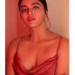 Wamiqa Gabbi Instagram - Picture 3 is “Felt Cute Might Delete Later” types 🧐 Make up: @beautybyradhika Hair: @hmubyreshammordani Outfit : @forevernew_india Earrings: @houseofshikha @ascend.rohank Styled by: @twofoldstyle Photographer : @dinesh_ahuja Lighting Partner : @nanlite_india @photoquipindia