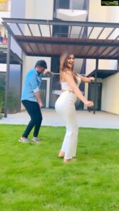 Yaashika Aanand Instagram - #kachabadam ft my photographer @gk_.photography._ 😂🤍 .
Ik I’m late . 🤷‍♀️ 
Ps - yes we have some spectators already 😂
.
.
.
,
#reels #reelitfeelit #trending #dance #explore