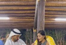 Yaashika Aanand Instagram - Life full of 🐍 snakes 😝🤷‍♀️ . - Pleasure meeting @sb_belhasa ❤️ . Thankyou for inviting me to @fame.park !! Wonderful time with 🐻🦁🦒🐍 !! . . . . . . . . . . #throwback #dubai #reels #explore #trending #snake #travel #yashika