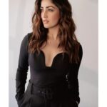 Yami Gautam Instagram - 🖤 Styling: @alliaalrufai Styling assisted by: @shubhangini_gupta Makeup: @tanvichemburkar Hair: @bbhiral Photographer: @haranish.hrf Photography assisted by : @snedal_gracias @aayuddhh